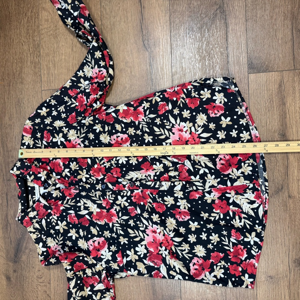 FOXCROFT high‎ end button down floral - Picture 7 of 7